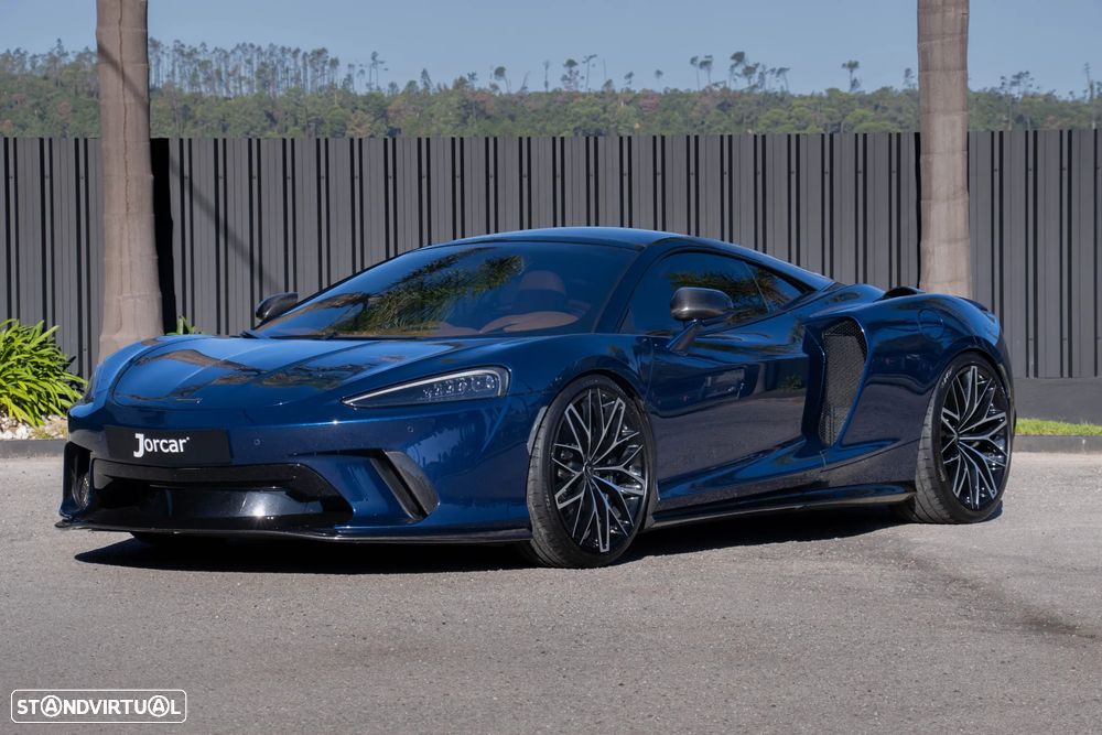McLaren GT