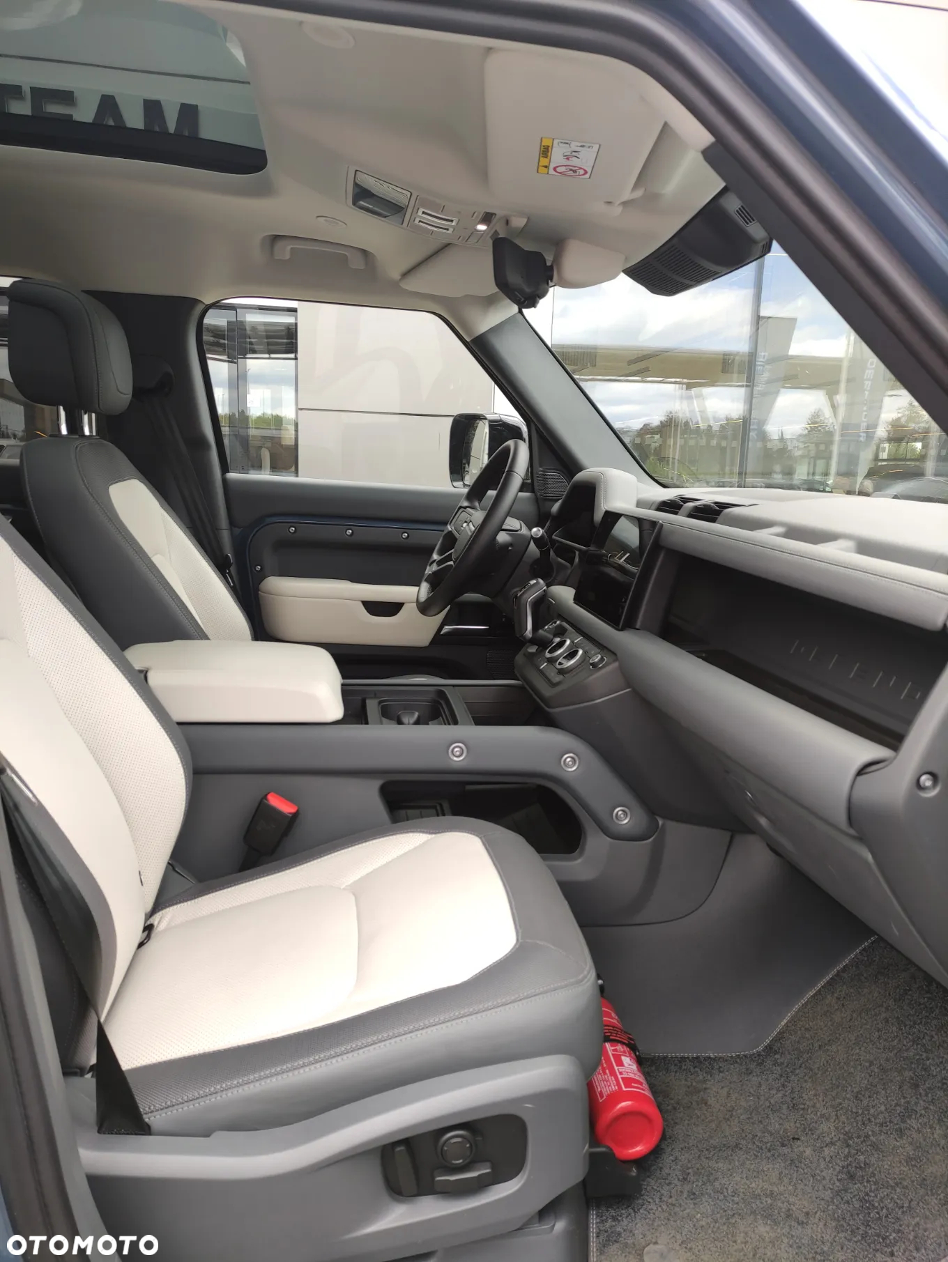 Land Rover Defender - 16