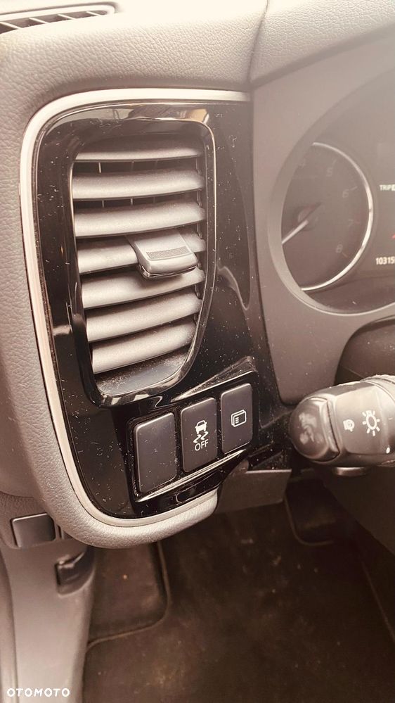 Mitsubishi Outlander - 8