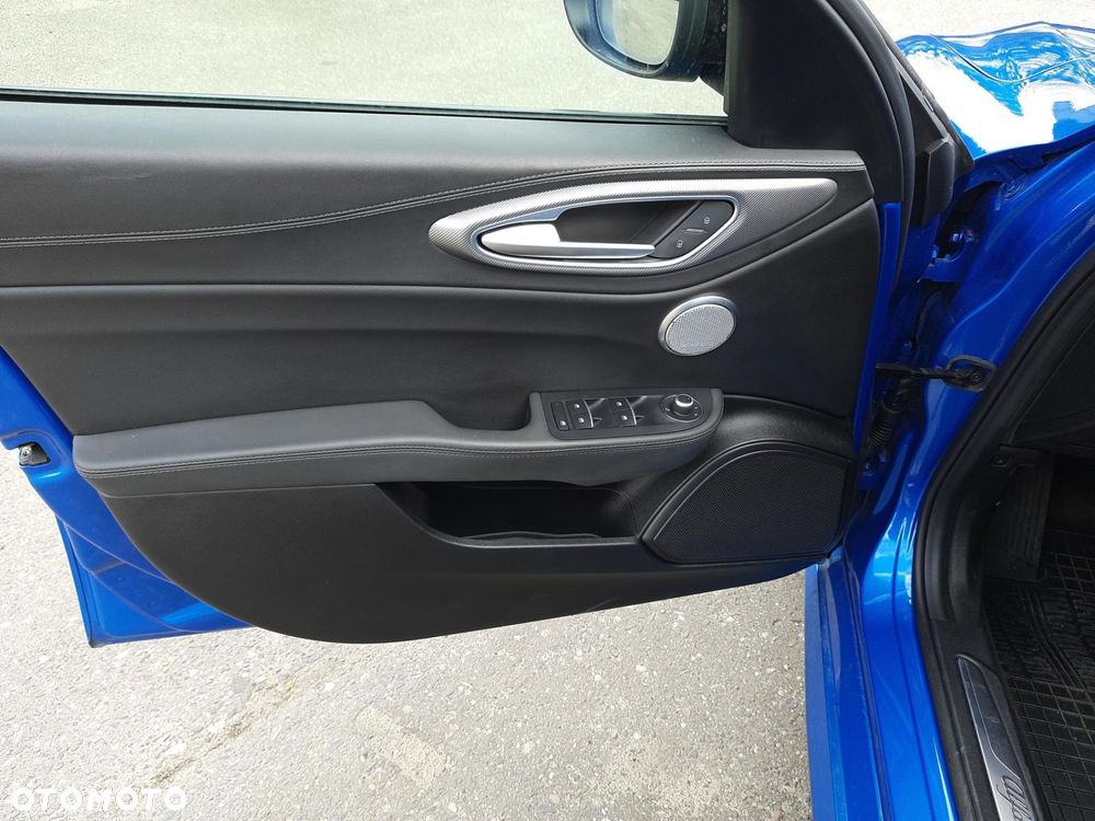 Alfa Romeo Giulia - 10