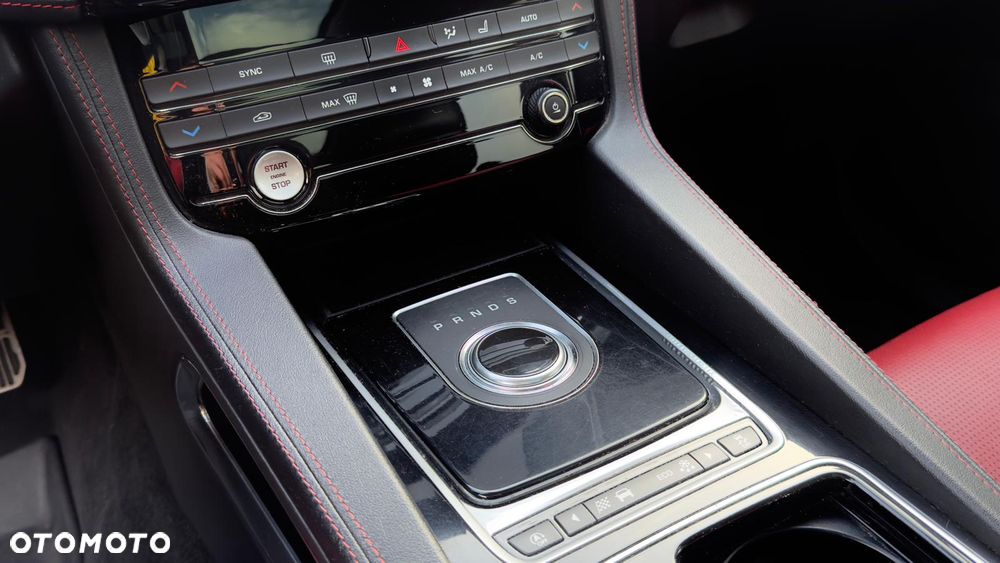 Jaguar F-Pace 2.0 i4P AWD R-Sport - 22