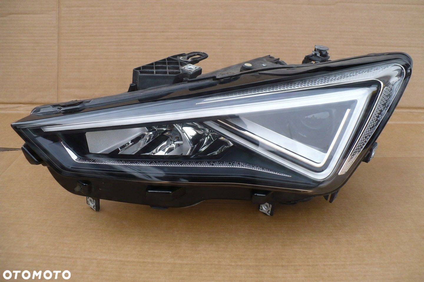 CUPRA FORMENTOR 5FG FULL LED - LAMPA PRZÓD LEWA - 1
