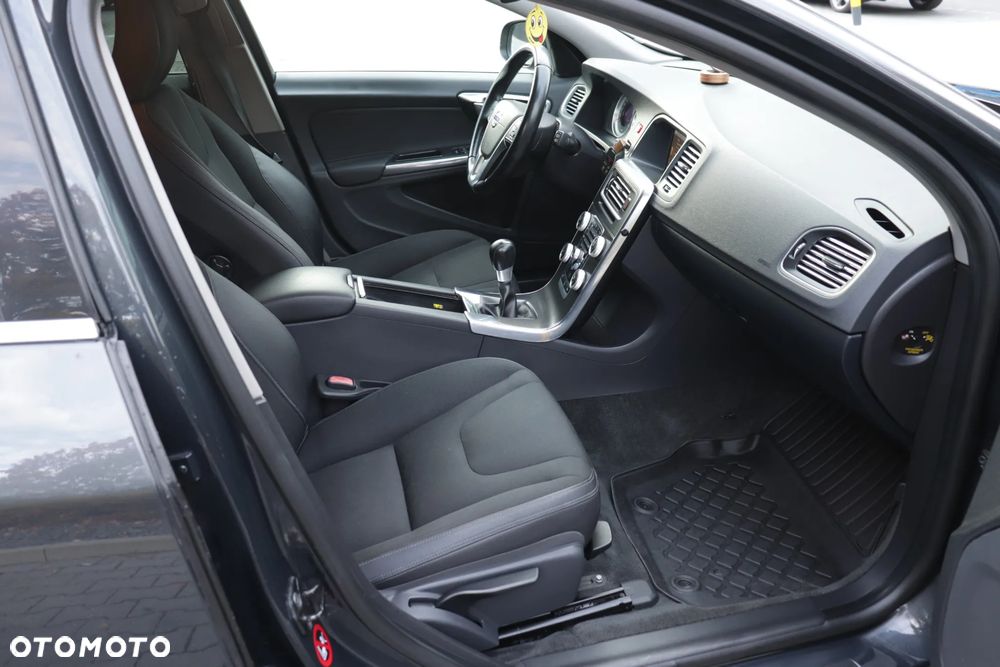 Volvo V60 D3 Momentum - 33