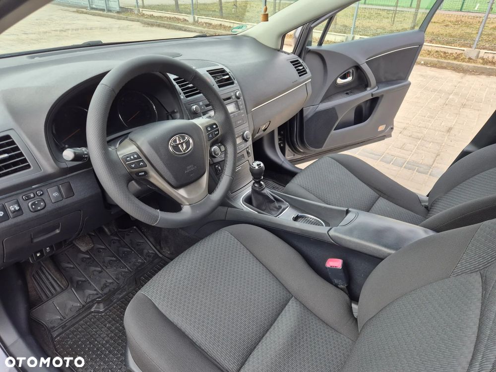 Toyota Avensis 1.8 Sol - 9