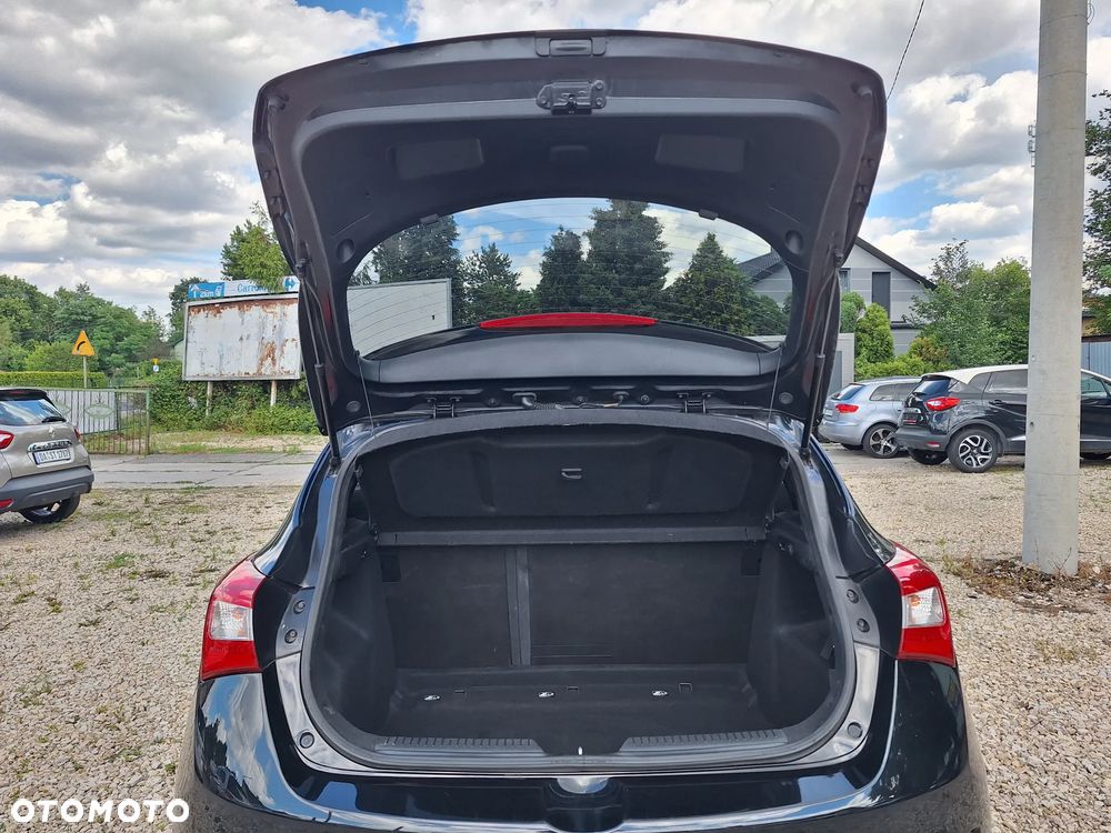 Hyundai i30 blue Kombi 1.6 GDi Passion - 15