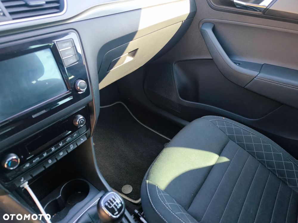 Skoda RAPID 1.0 TSI Ambition - 17