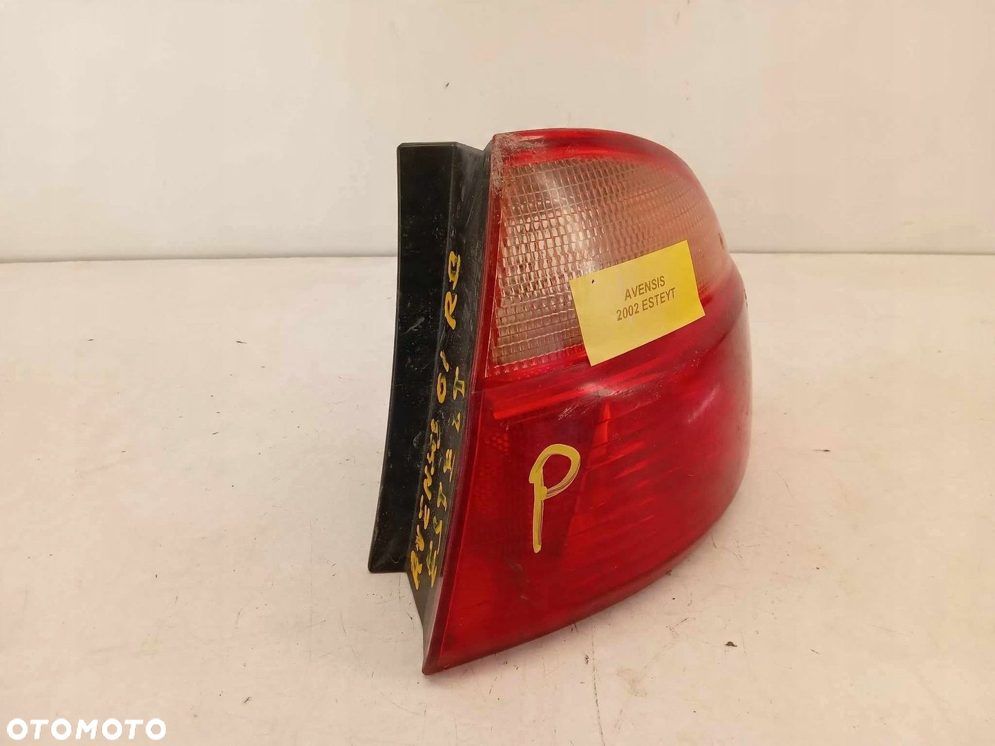LAMPA TYLNA PRAWA TYŁ TOYOTA AVENSIS T22 KOMBI - 2