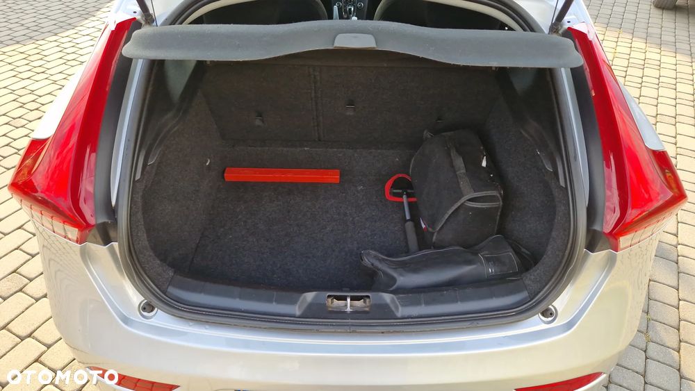Volvo V40 D2 Kinetic - 13