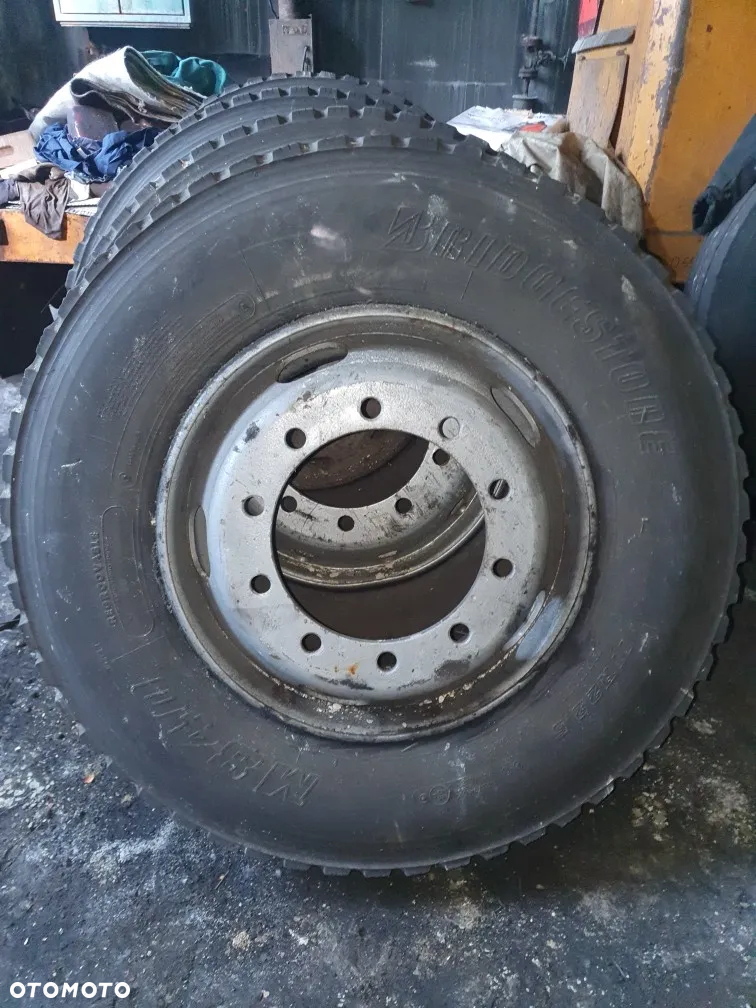4 Opony Bridgestone 11R22,5 z felgami - 4