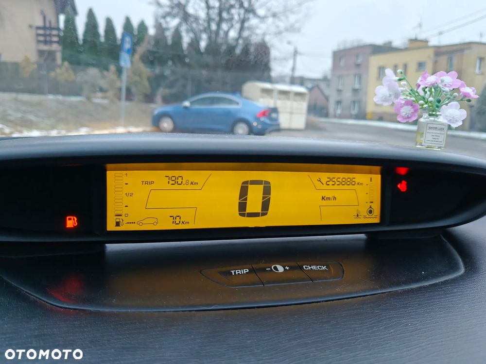 Citroën C4 1.4 16V Impress - 22