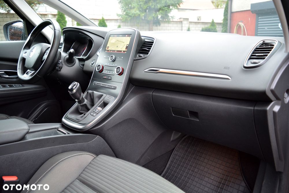 Renault Grand Scenic - 10