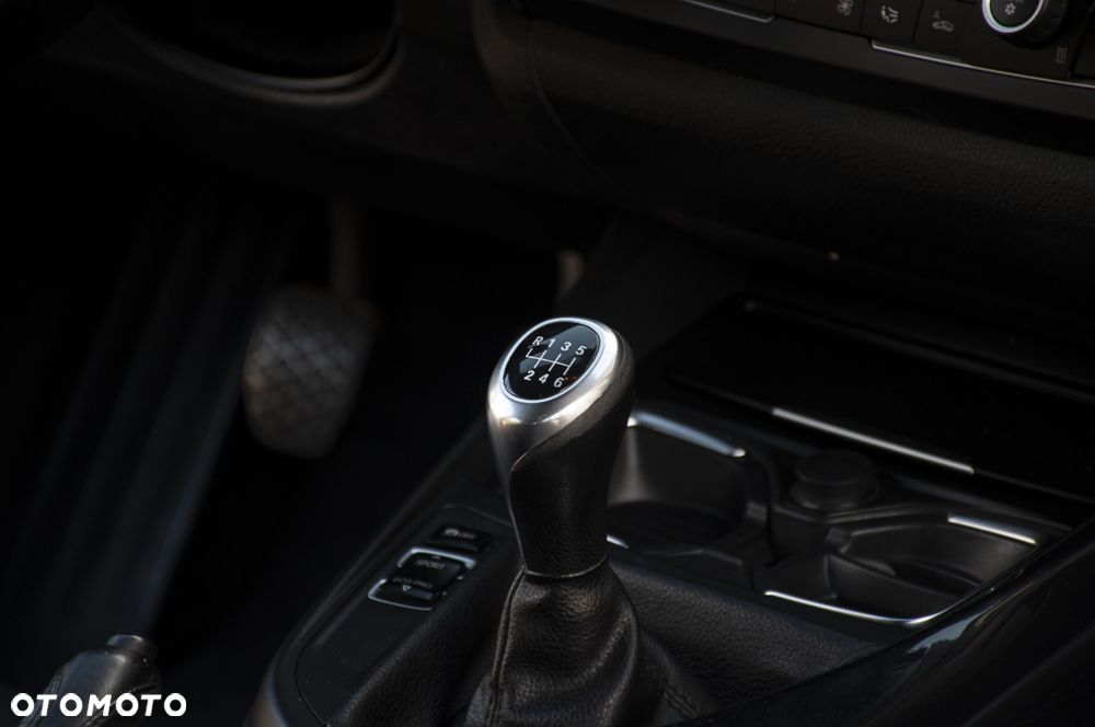 BMW Seria 1 120d Sport Line - 11