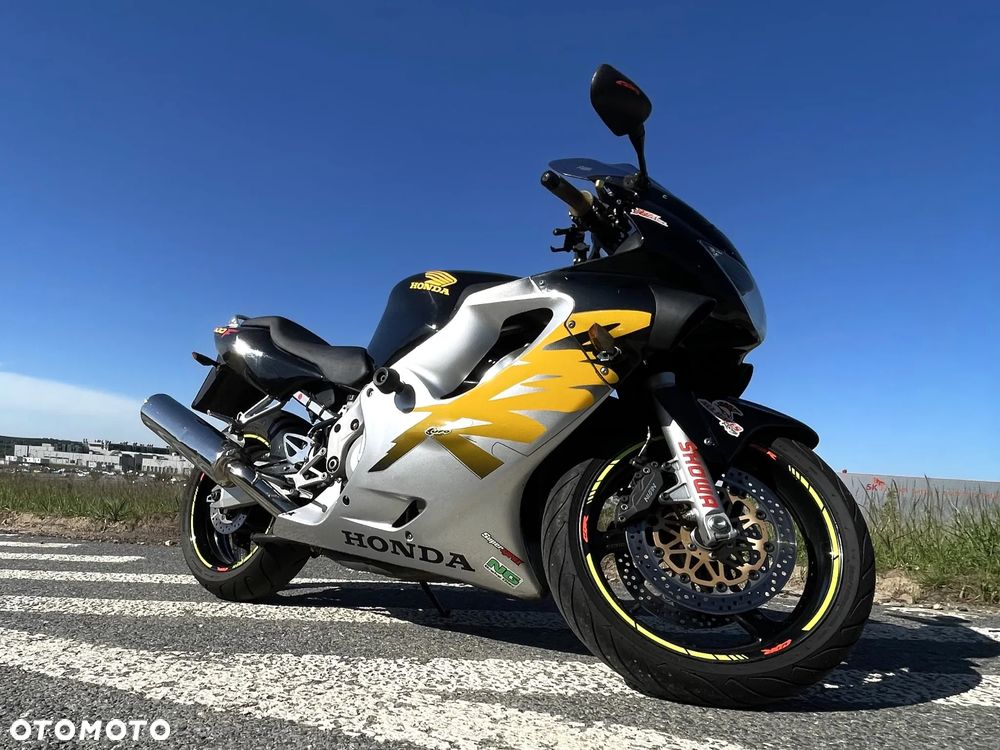 Honda CBR - 3