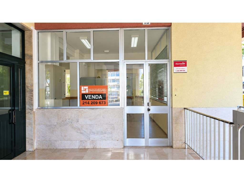**LOJA COM 158 M² NA REBOLEIRA - AMADORA** - Grande imagem: 5/28
