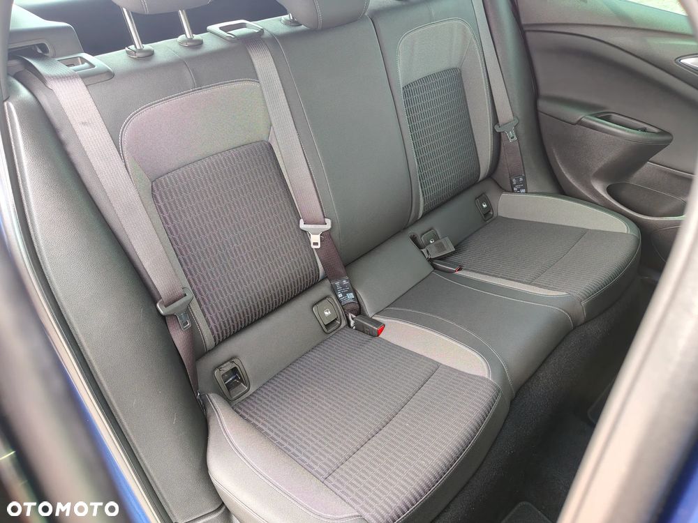 Opel Astra 1.2 T Business Elegance S&S - 39