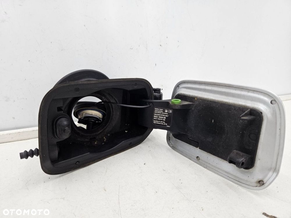 Klapka wlewu paliwa BMW E92 Coupe 04-12r. korek zbiornika paliwa 354/7 Titansliber Metallic 7117982 - 4