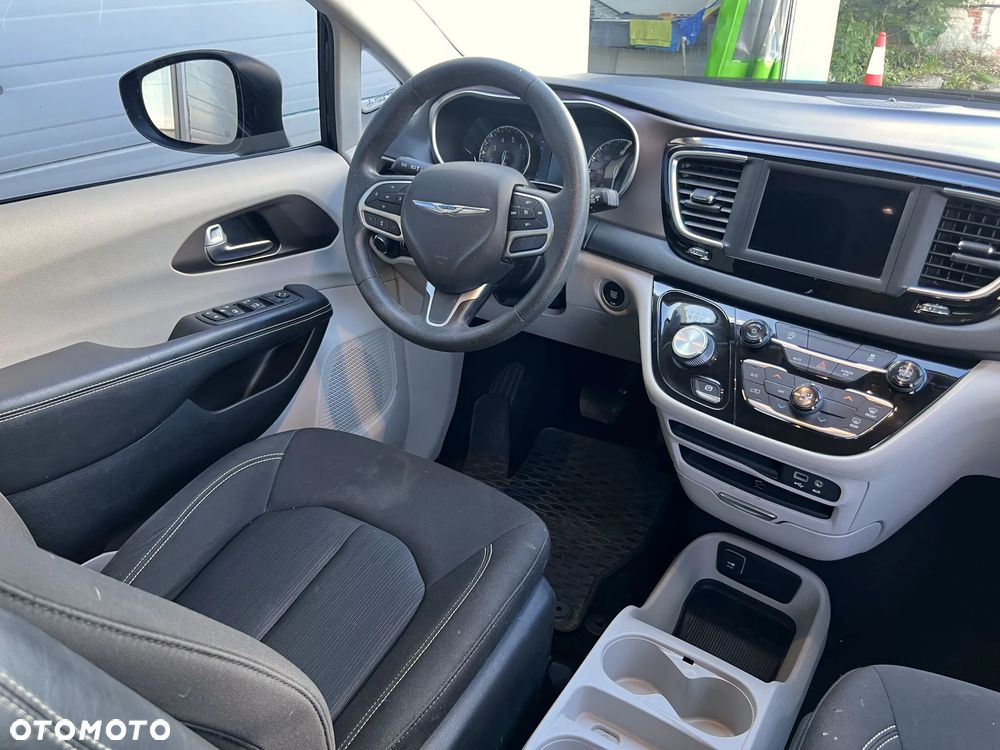 Chrysler Pacifica - 13