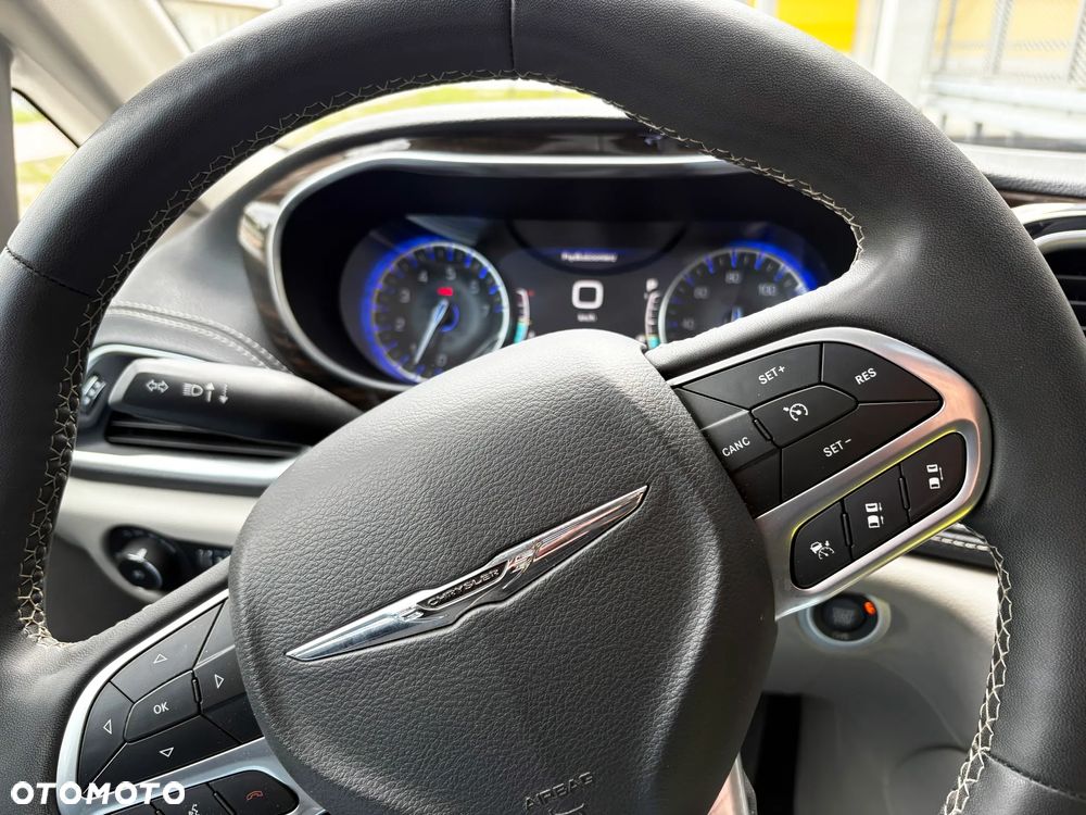 Chrysler Pacifica - 24