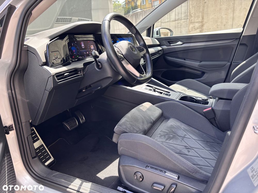 Volkswagen Golf - 8