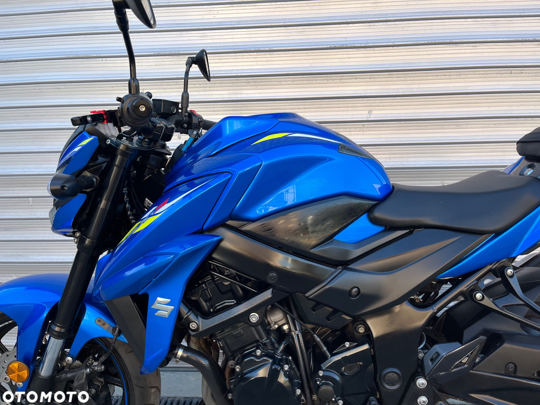 Suzuki GSX - 32