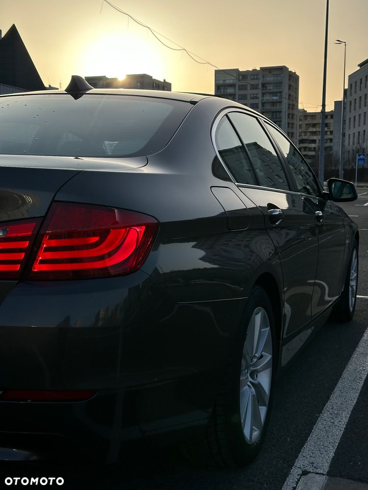 BMW Seria 5 528i xDrive Sport-Aut - 12