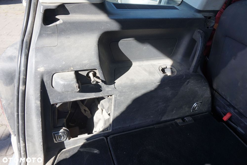 BOCZEK TAPICERKA BAGAŻNIKA LEWA TOURAN I 1T 7-OS VOLKSWAGEN 2003-2006 - 1