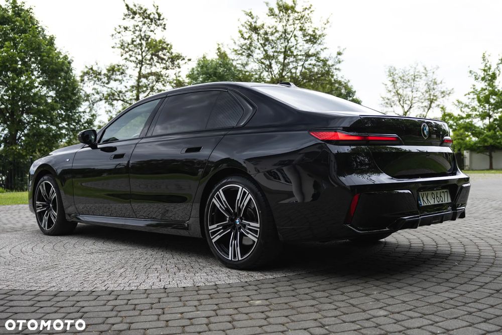 BMW Seria 7 - 11
