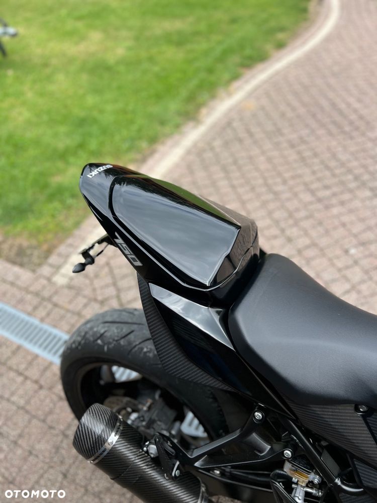 Suzuki GSR - 31