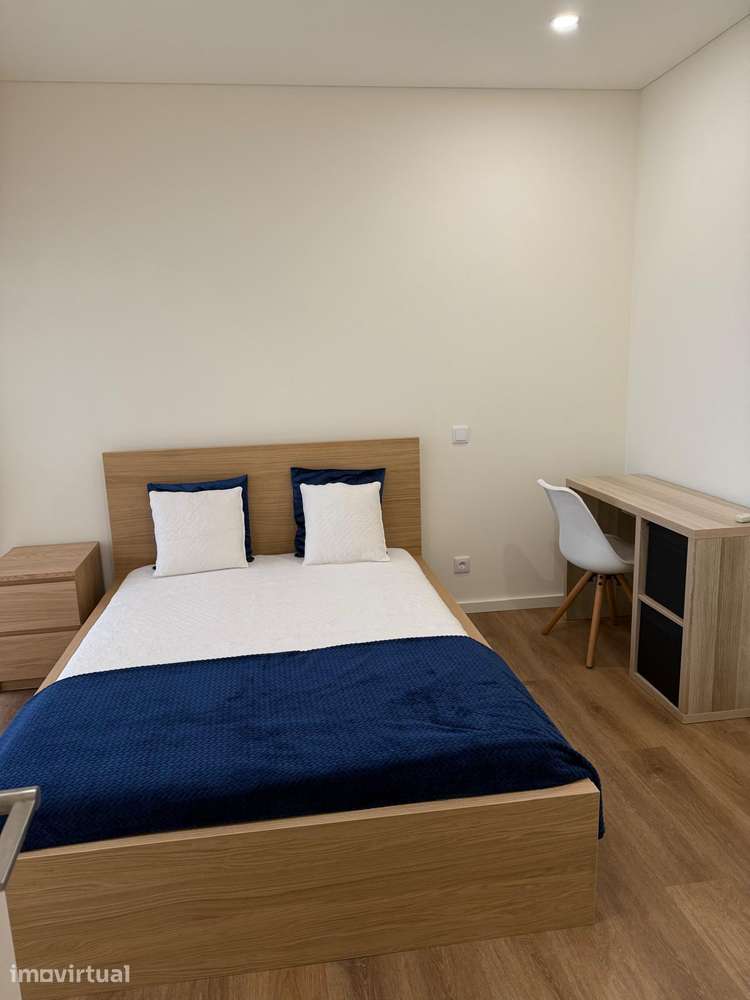 Excelente quarto na Rua João Lúcio Azevedo, Porto - Grande imagem: 2/38