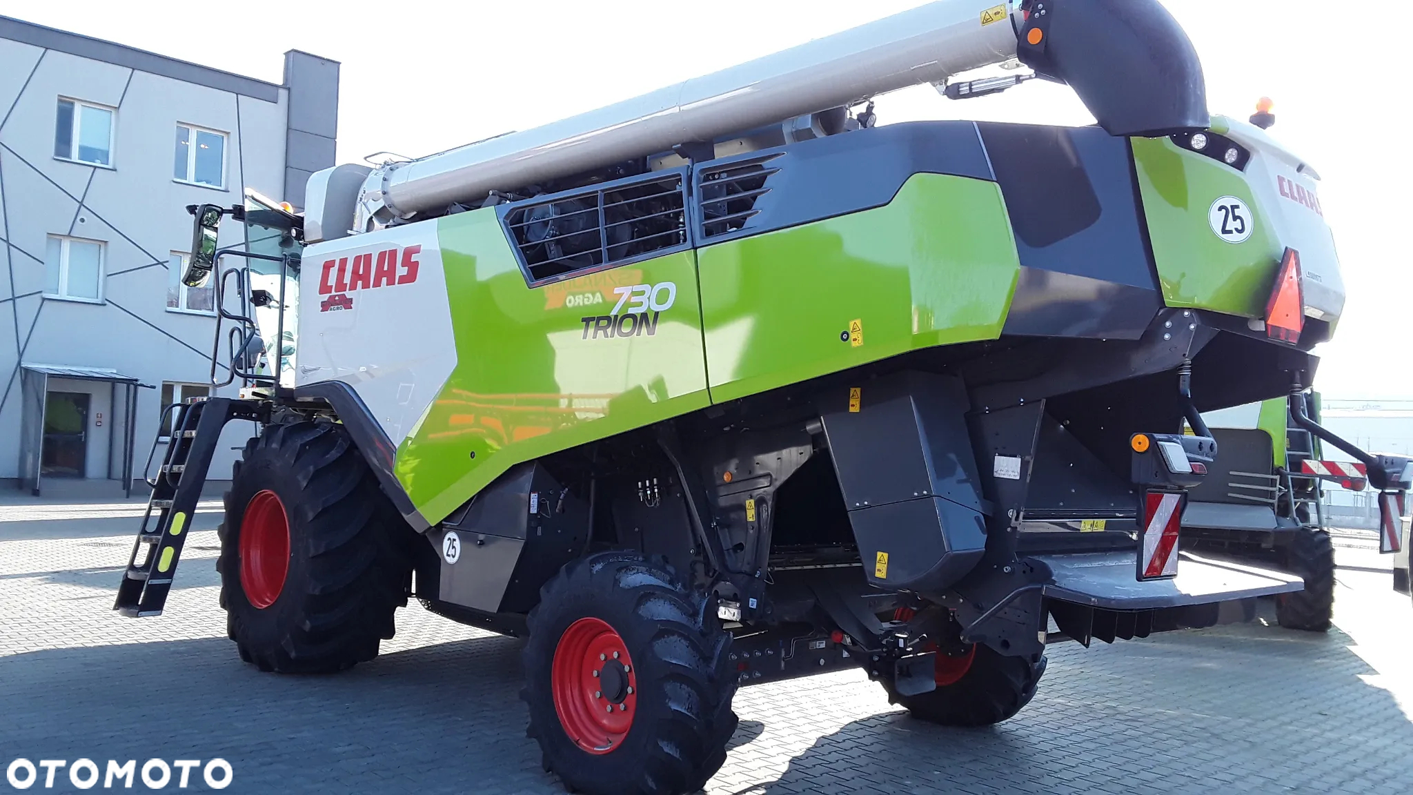 Claas TRION 730 - 3