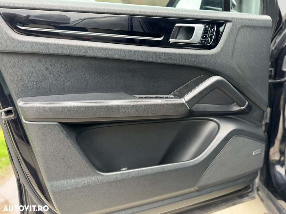 Porsche Cayenne Standard - 8