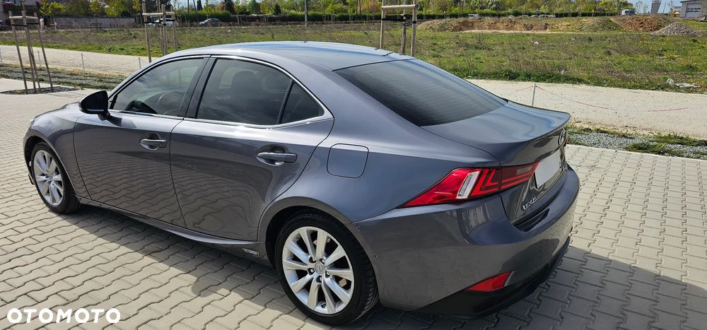 Lexus IS 300h Elegance - 18