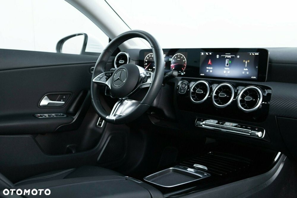 Mercedes-Benz CLA - 26