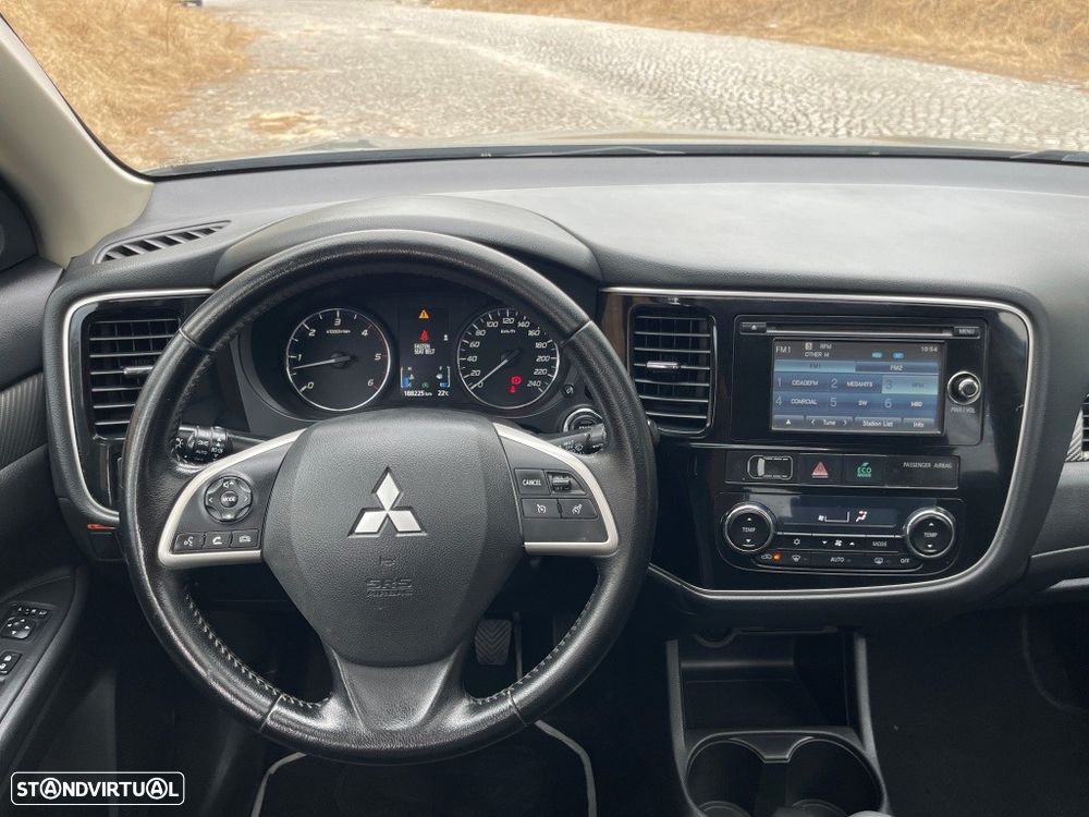 Mitsubishi Outlander 2.2 DI-D Instyle - 23