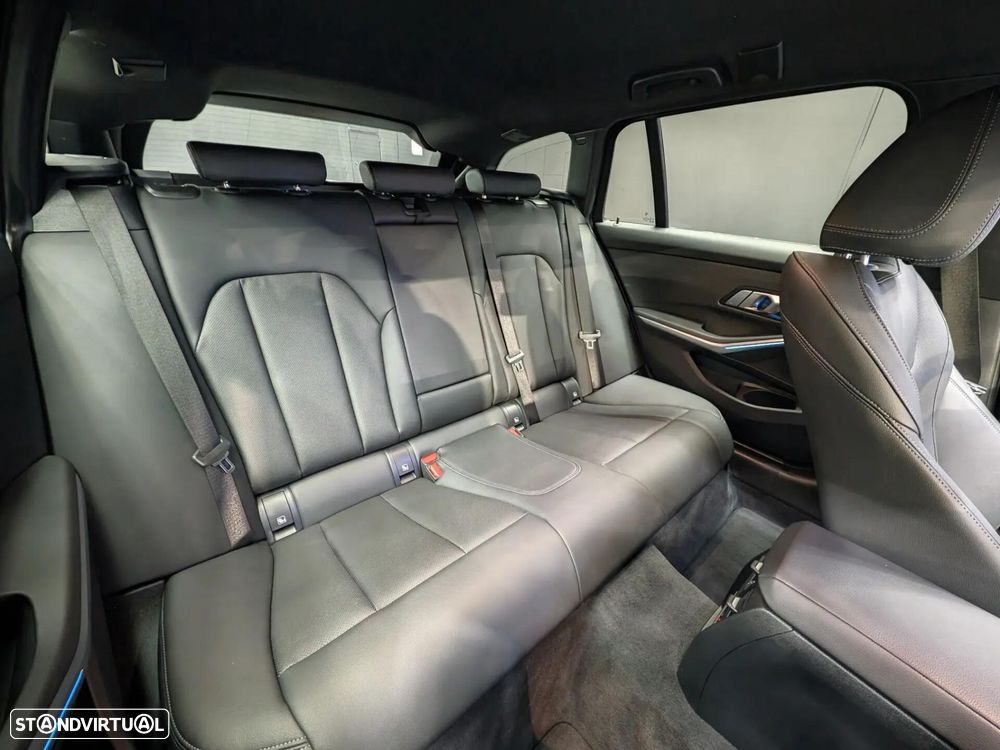 BMW 320 e Pack Desportivo M Auto - 22
