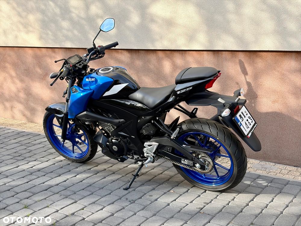 Suzuki GSX - 6