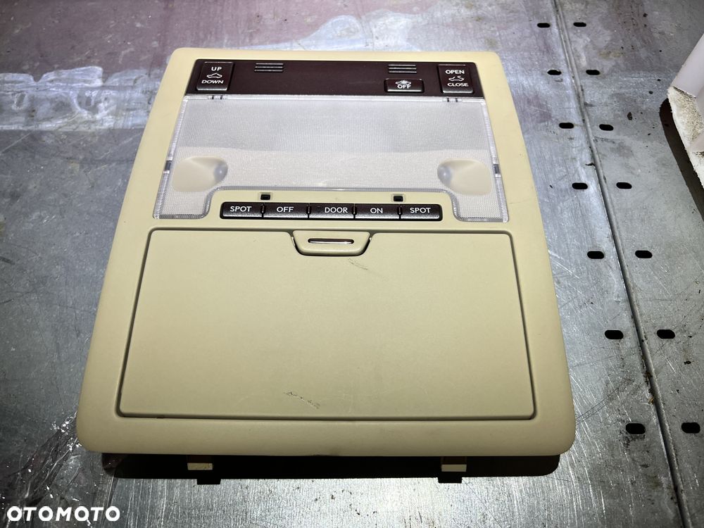 Lampka sufitowa Lexus LS460/ 600h 07-12r. - 1