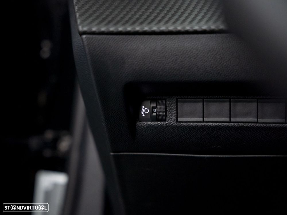 Peugeot 2008 1.2 PureTech Style - 18