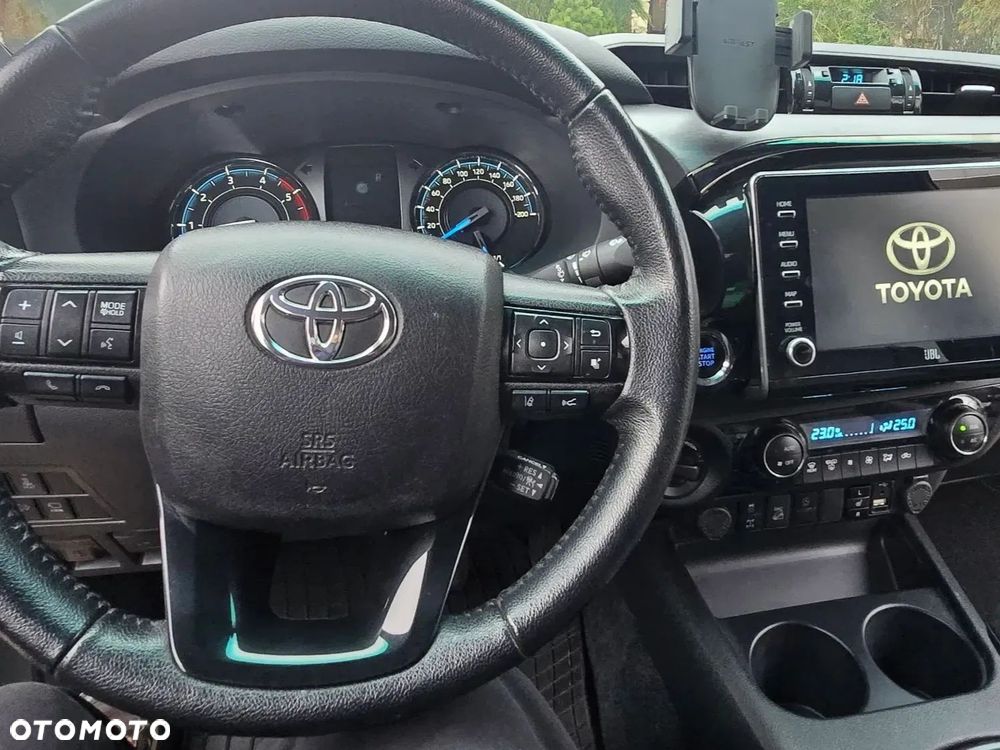 Toyota Hilux 2.8 D-4D Double Cab Invincible Sport 4x4 - 10