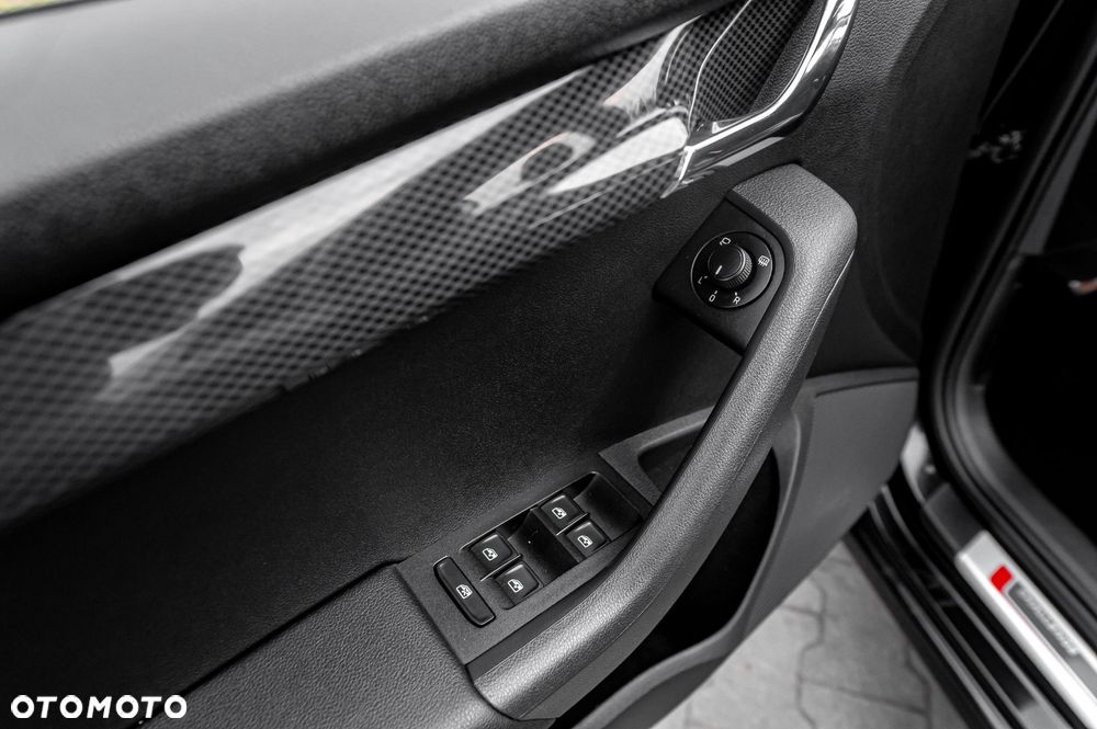 Skoda Octavia 2.0 TSI RS - 19