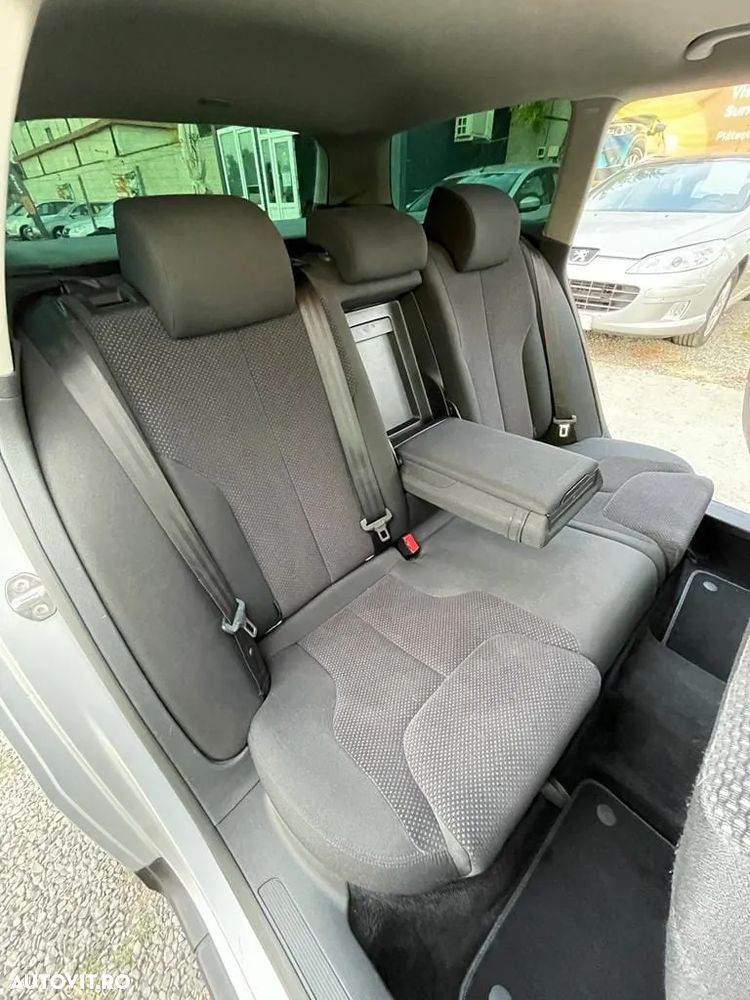 Volkswagen Passat - 12