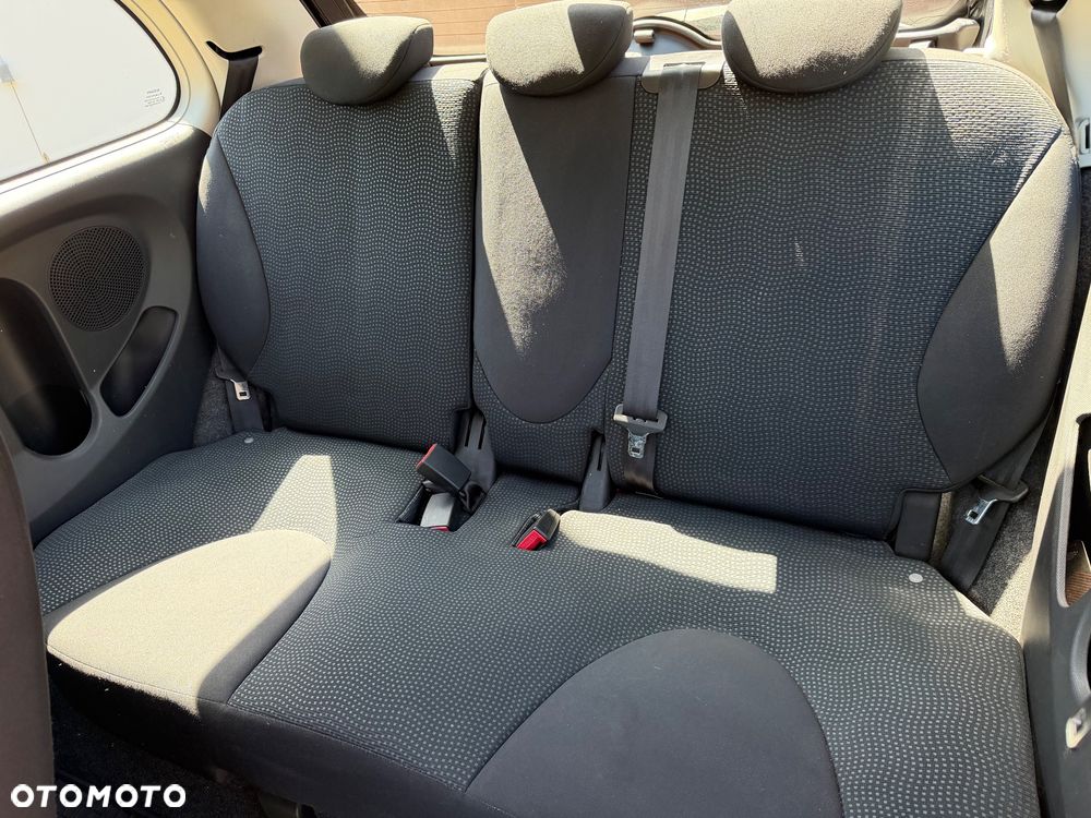 Nissan Micra - 11