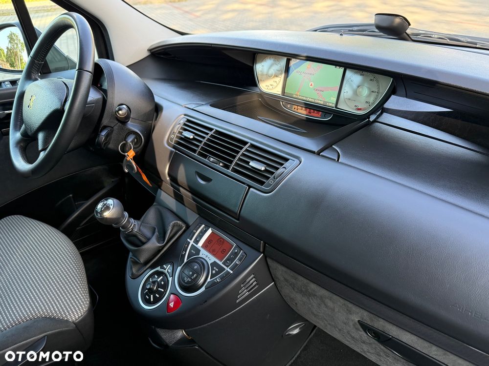 Peugeot 807 HDi 160 Allure - 13