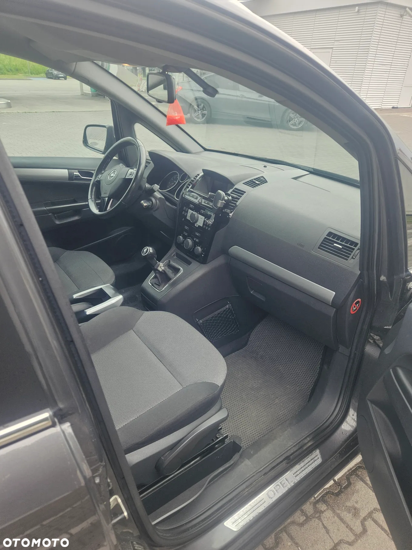 Opel Zafira 1.8 Cosmo - 9