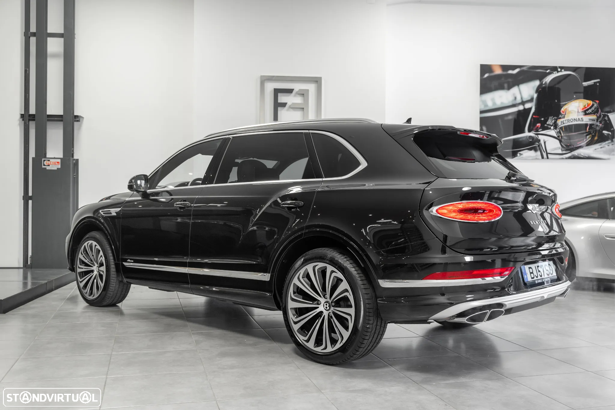 Bentley Bentayga EWB V8 Azure - 4
