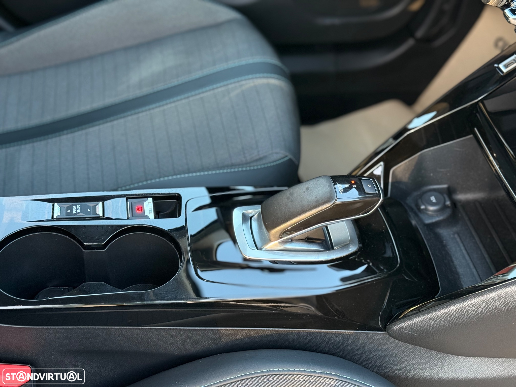 Peugeot e-2008 50 kWh Allure Pack - 8