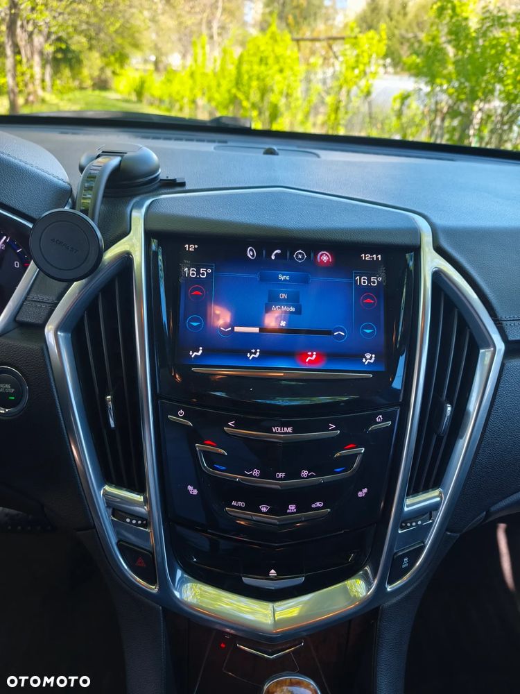 Cadillac SRX - 32