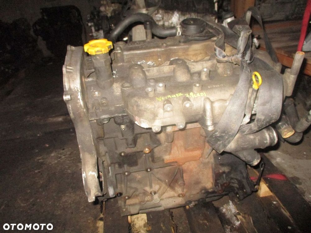 VOYAGER SILNIK 2.9 CRDI - 3