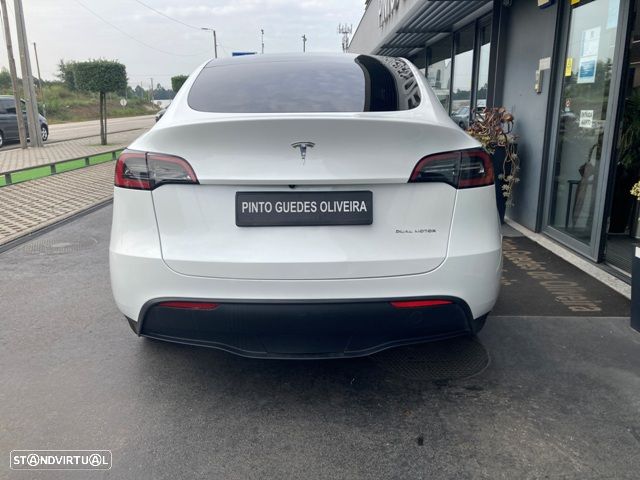 Tesla Model Y Long Range Dual Motor AWD - 8