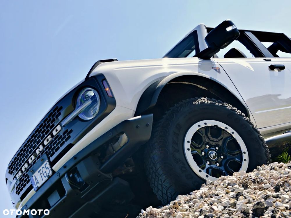 Ford Bronco - 1